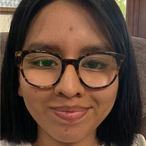 Meet your Posher, Debora